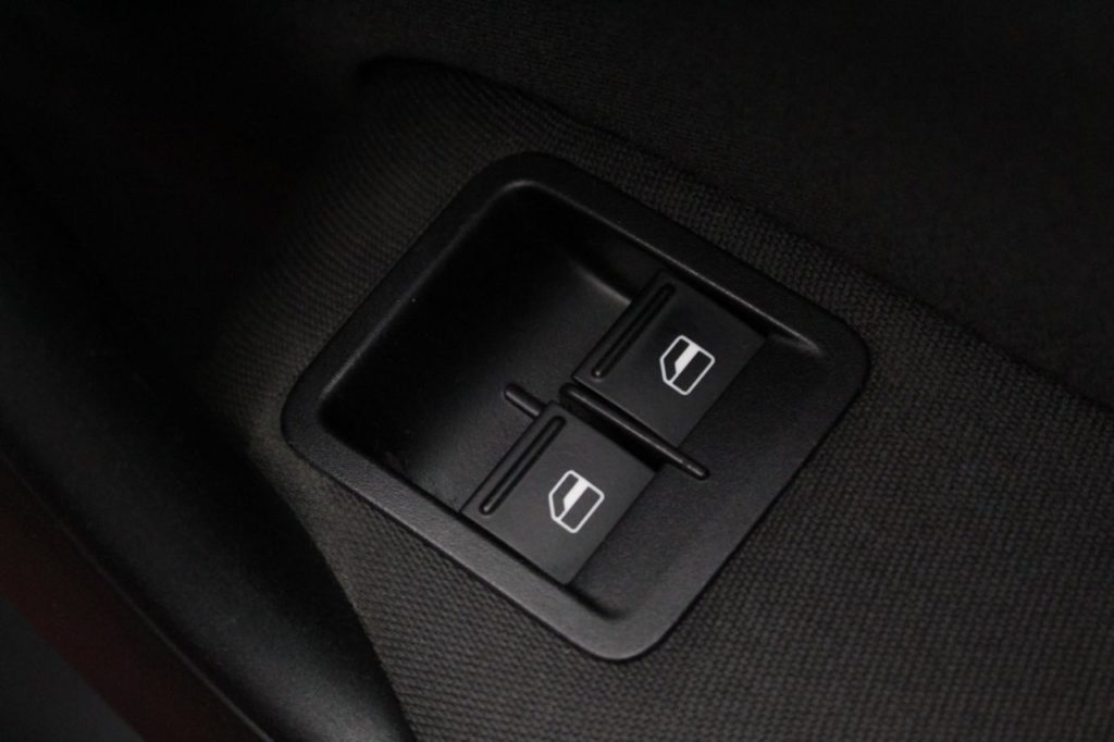 Used_2013_RED_VOLKSWAGEN_POLO_1