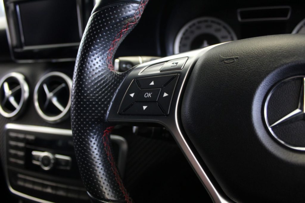 Used_2013_WHITE_MERCEDES-BENZ_A-CLASS_1