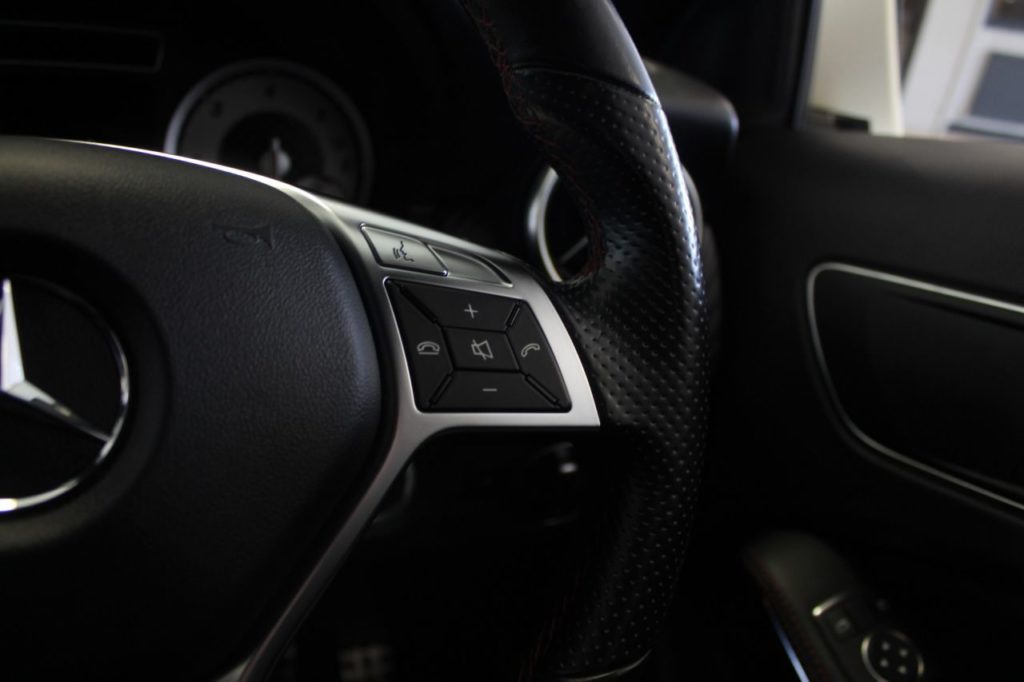 Used_2013_WHITE_MERCEDES-BENZ_A-CLASS_1
