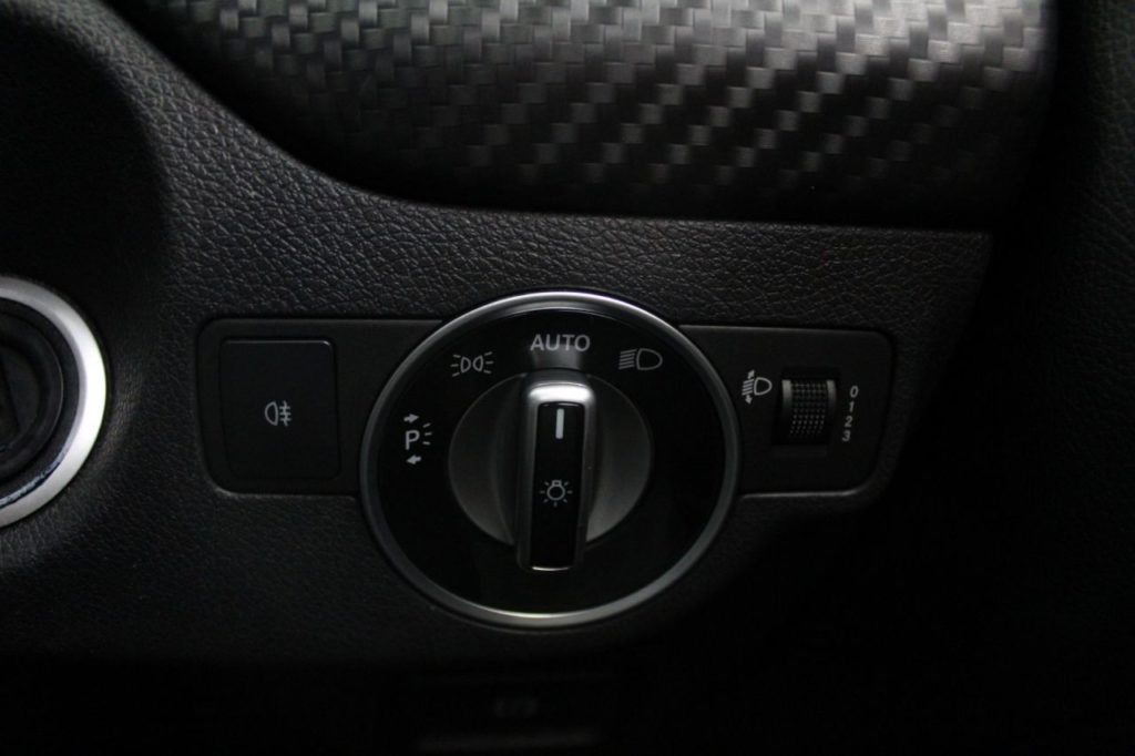 Used_2013_WHITE_MERCEDES-BENZ_A-CLASS_1