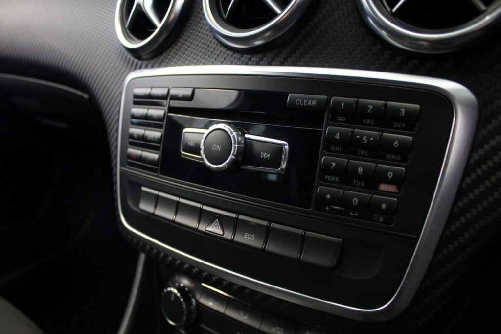 Used_2013_WHITE_MERCEDES-BENZ_A-CLASS_1