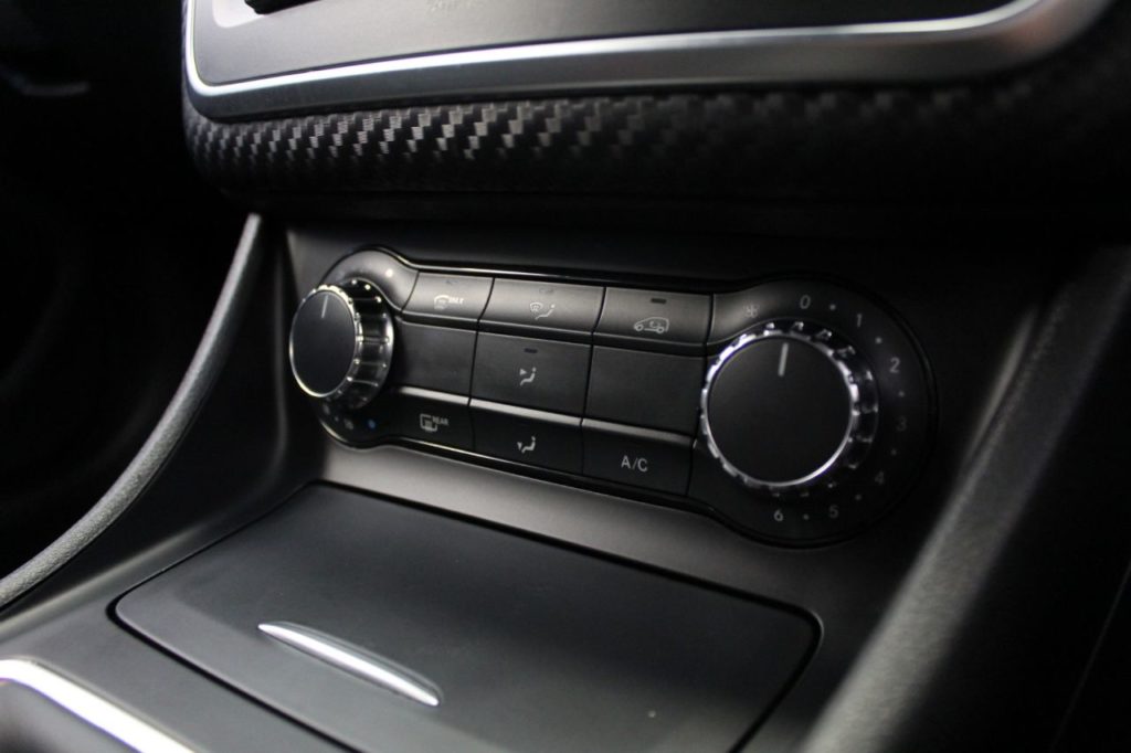 Used_2013_WHITE_MERCEDES-BENZ_A-CLASS_1