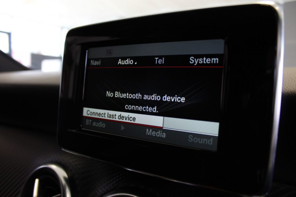 Used_2013_WHITE_MERCEDES-BENZ_A-CLASS_1