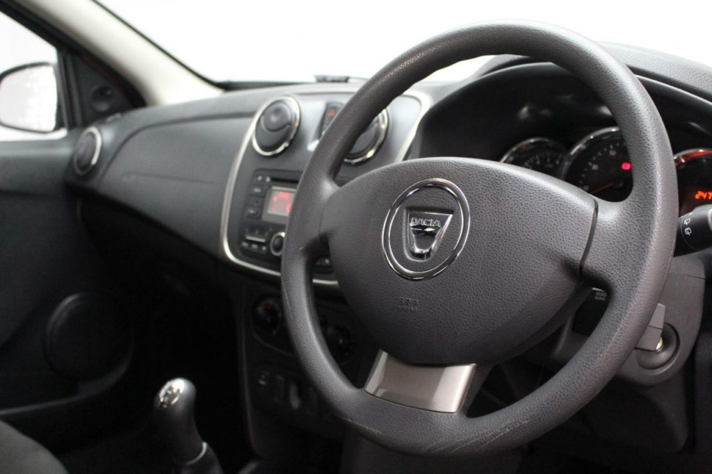 Used_2015_RED_DACIA_SANDERO-STEPWAY_0