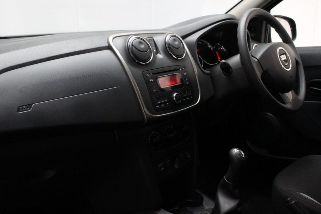 Used_2015_RED_DACIA_SANDERO-STEPWAY_0