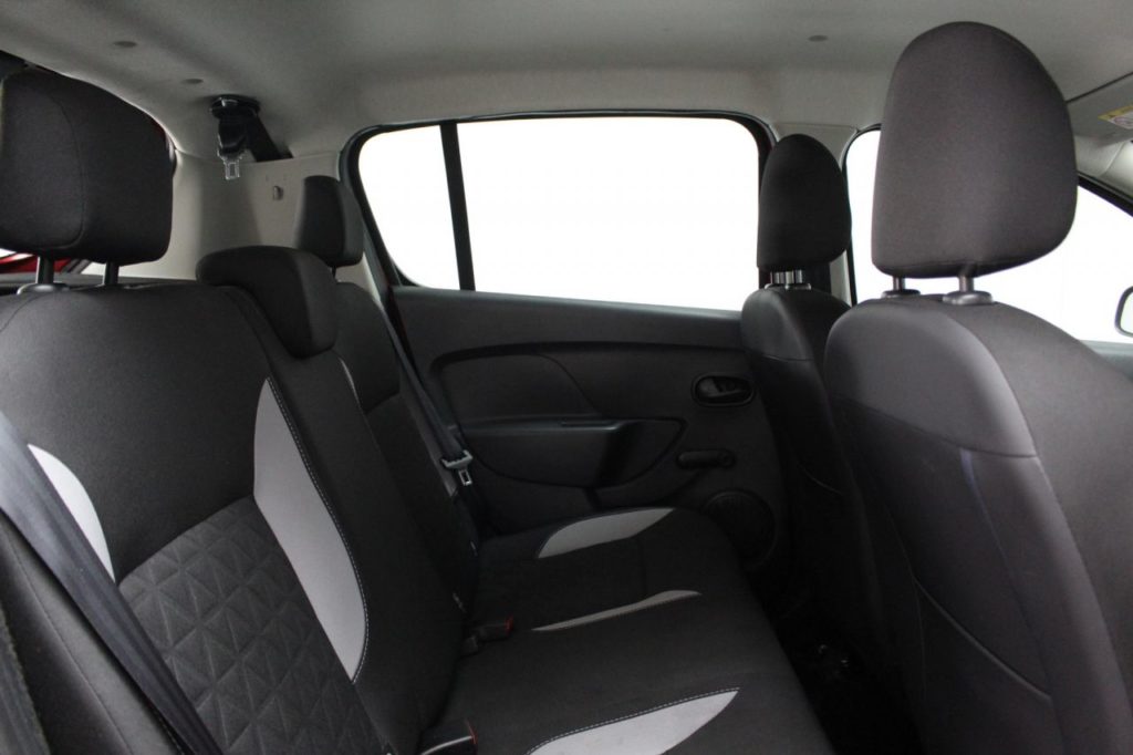 Used_2015_RED_DACIA_SANDERO-STEPWAY_0