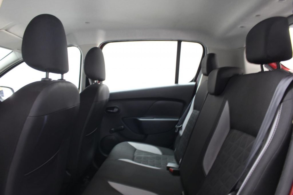 Used_2015_RED_DACIA_SANDERO-STEPWAY_0