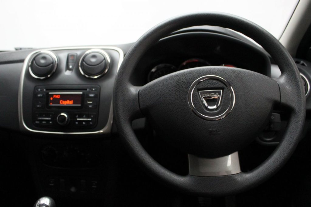 Used_2015_RED_DACIA_SANDERO-STEPWAY_0