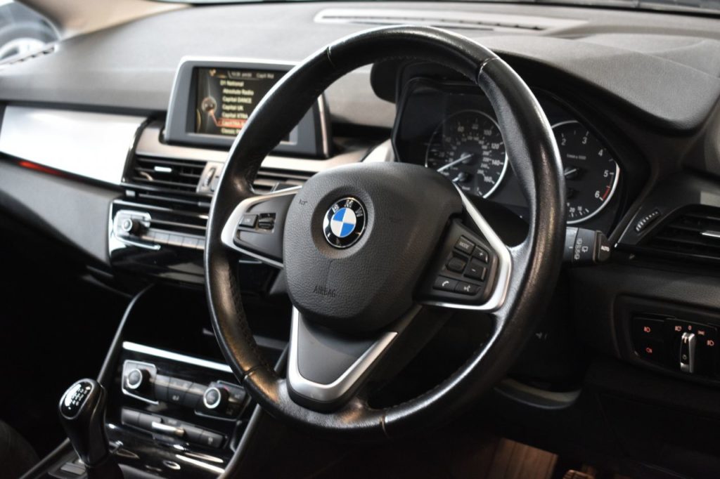 Used_2016_WHITE_BMW_2-SERIES_2