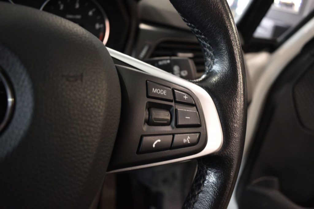 Used_2016_WHITE_BMW_2-SERIES_2