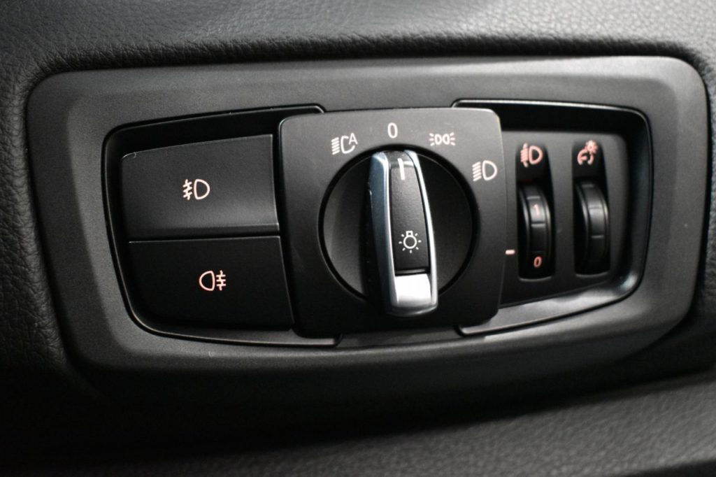 Used_2016_WHITE_BMW_2-SERIES_2