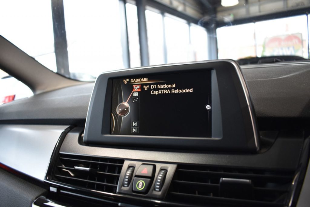 Used_2016_WHITE_BMW_2-SERIES_2