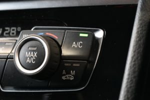 Used_2016_WHITE_BMW_2-SERIES_2