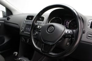 Used_2017_SILVER_VOLKSWAGEN_POLO_1