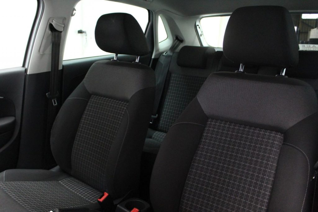Used_2017_SILVER_VOLKSWAGEN_POLO_1