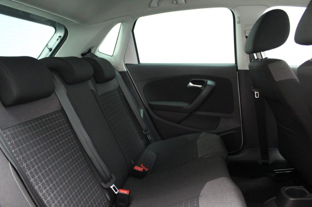Used_2017_SILVER_VOLKSWAGEN_POLO_1