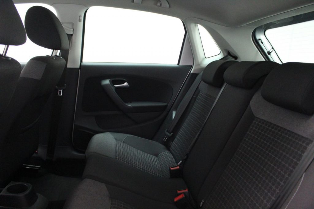 Used_2017_SILVER_VOLKSWAGEN_POLO_1