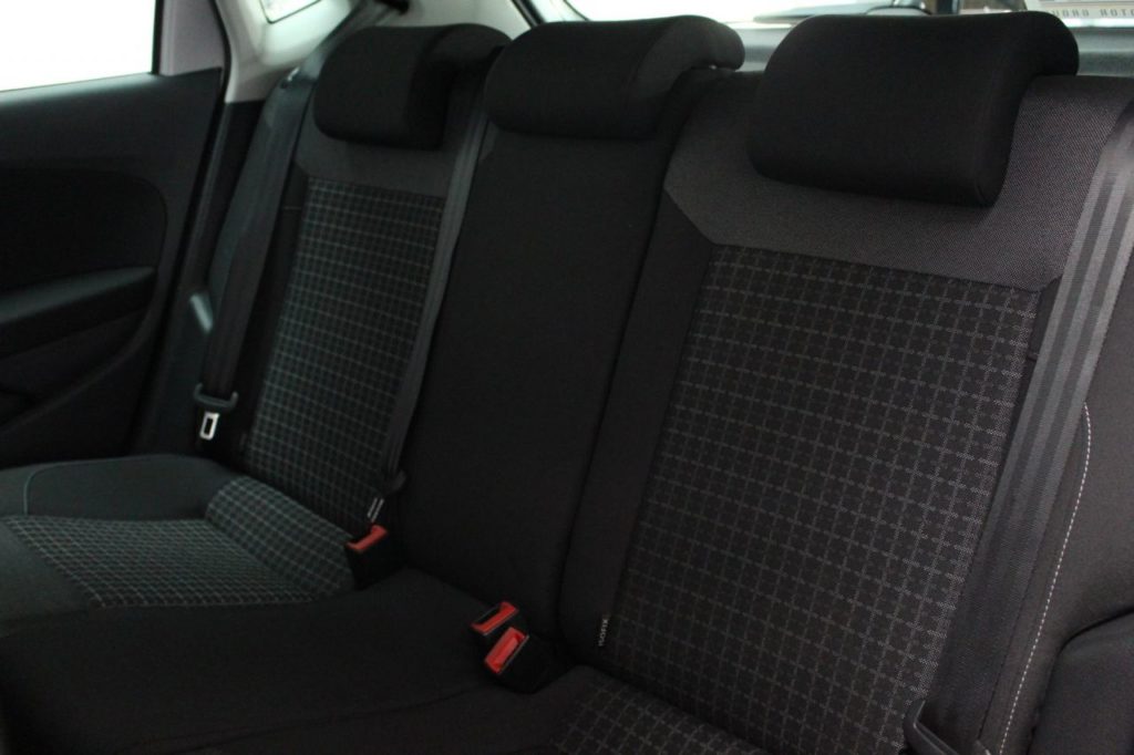 Used_2017_SILVER_VOLKSWAGEN_POLO_1
