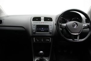 Used_2017_SILVER_VOLKSWAGEN_POLO_1