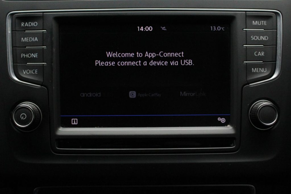 Used_2017_SILVER_VOLKSWAGEN_POLO_1