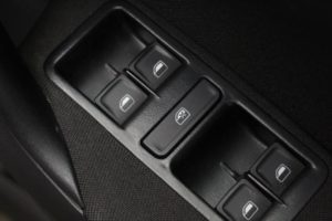 Used_2017_SILVER_VOLKSWAGEN_POLO_1