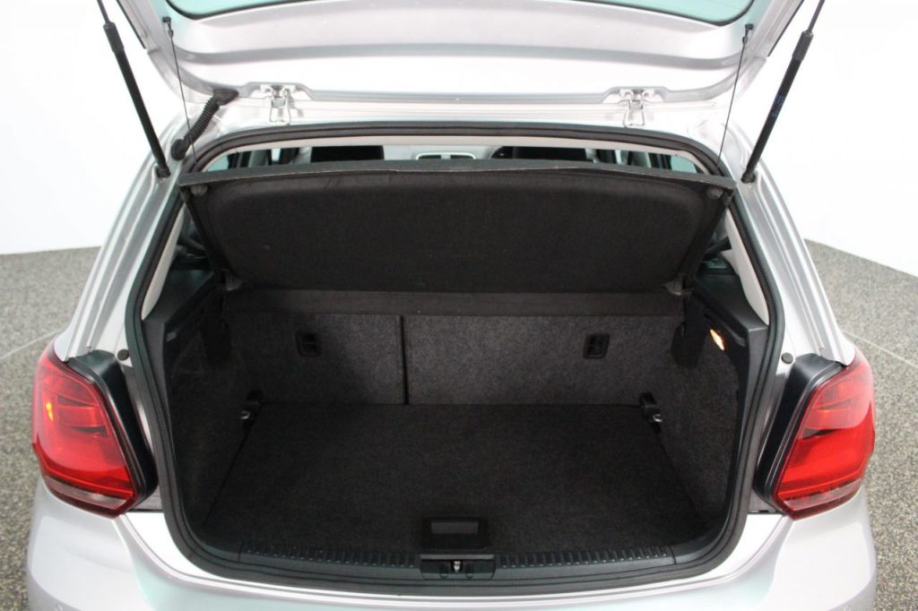 Used_2017_SILVER_VOLKSWAGEN_POLO_1