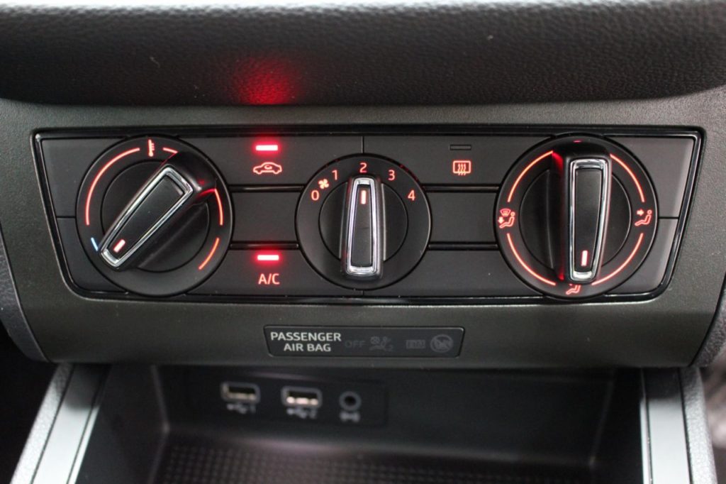 Used_2018_RED_SEAT_IBIZA_1