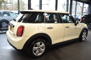 Used_2018_WHITE_MINI_HATCH-COOPER_1
