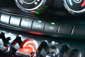 Used_2018_WHITE_MINI_HATCH-COOPER_1