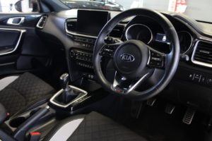 Used_2019_SILVER_KIA_CEED_1