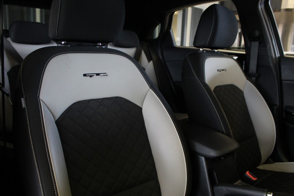 Used_2019_SILVER_KIA_CEED_1