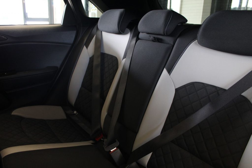 Used_2019_SILVER_KIA_CEED_1