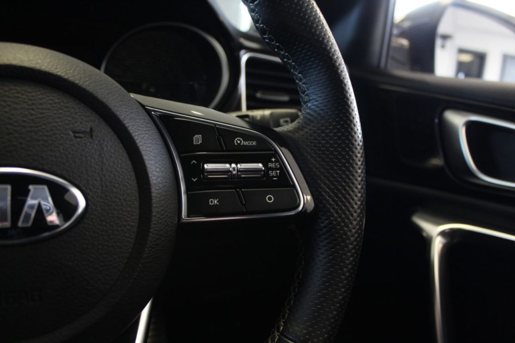 Used_2019_SILVER_KIA_CEED_1