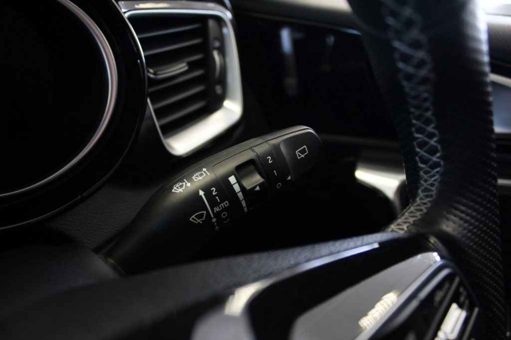 Used_2019_SILVER_KIA_CEED_1