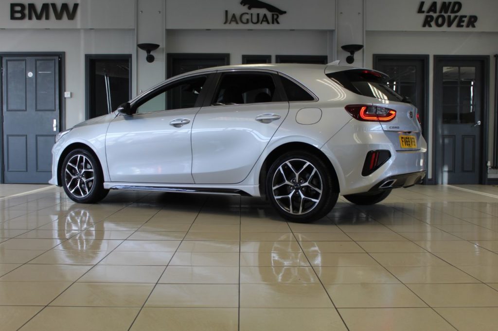 Used_2019_SILVER_KIA_CEED_1
