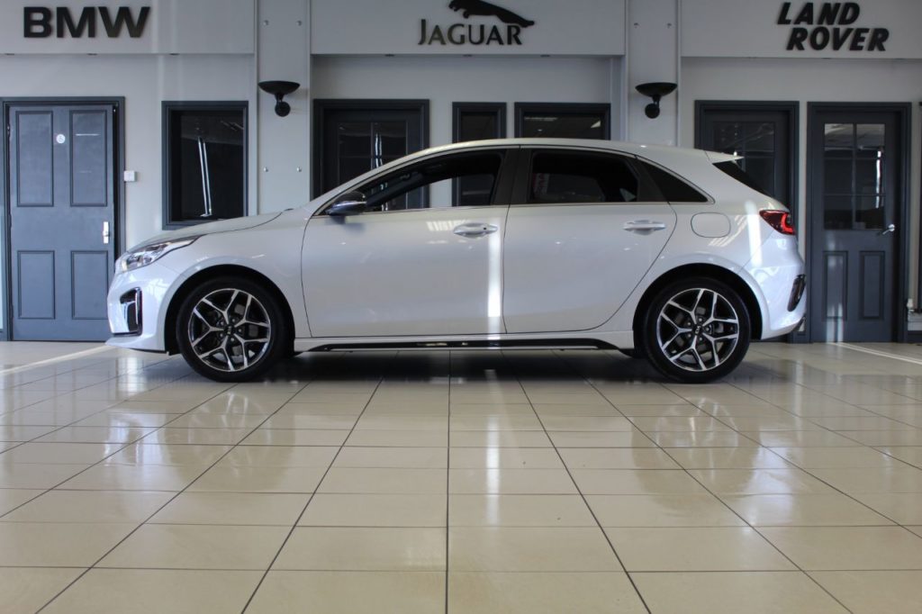 Used_2019_SILVER_KIA_CEED_1