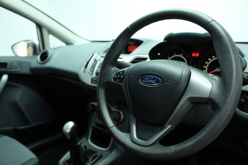 Used_2009_SILVER_FORD_FIESTA_1