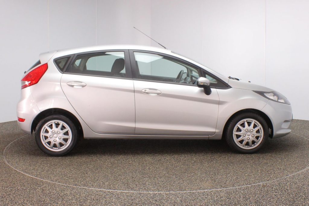 Used_2009_SILVER_FORD_FIESTA_1