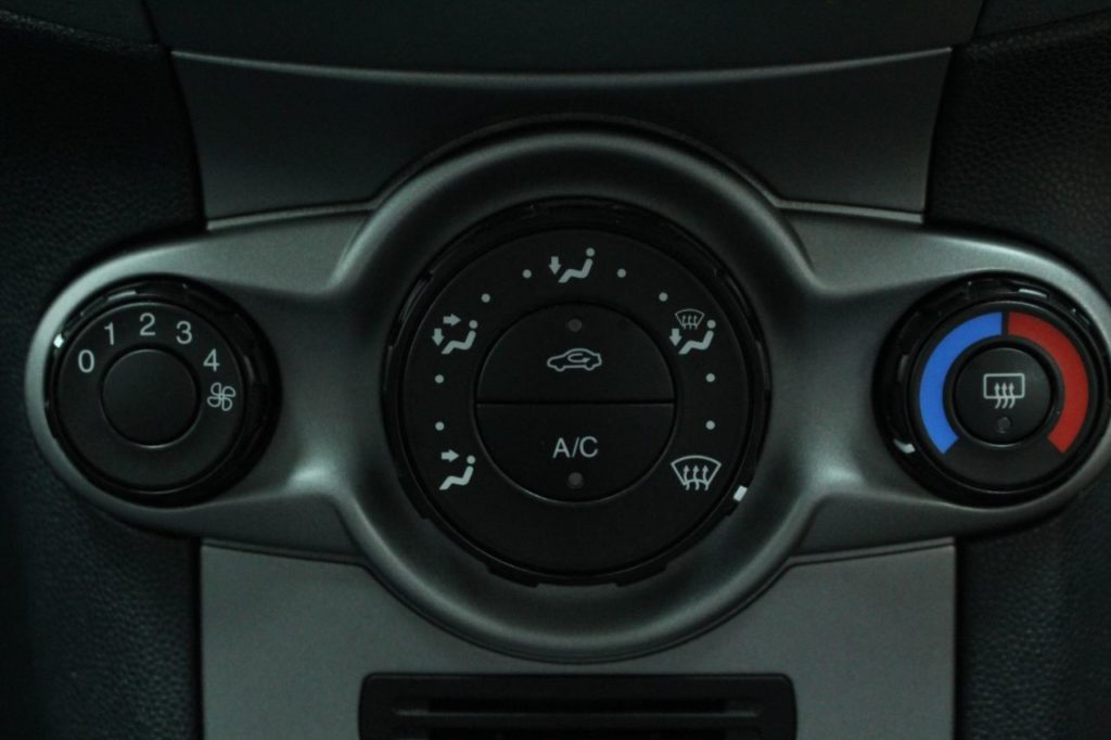 Used_2009_SILVER_FORD_FIESTA_1