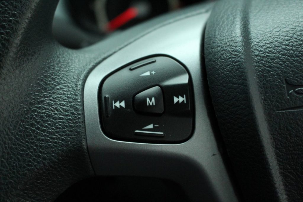 Used_2009_SILVER_FORD_FIESTA_1