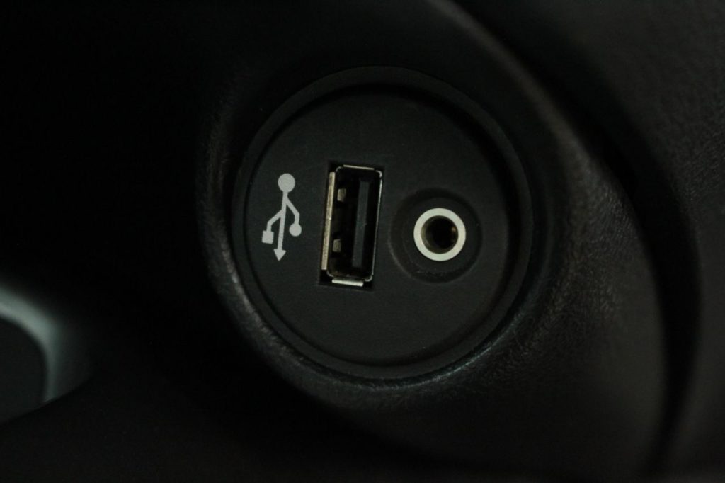 Used_2011_SILVER_NISSAN_JUKE_1