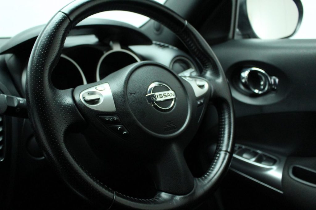 Used_2011_SILVER_NISSAN_JUKE_1