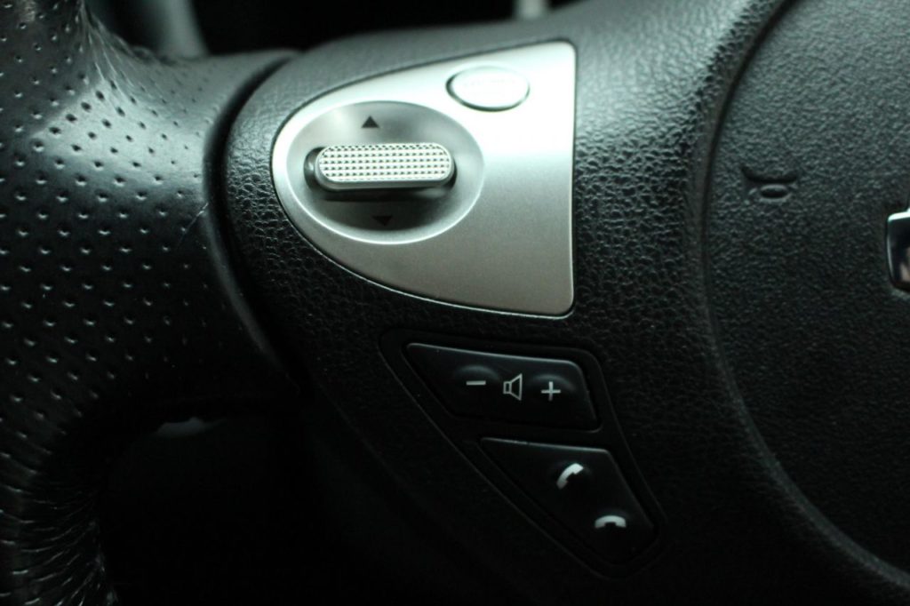 Used_2011_SILVER_NISSAN_JUKE_1