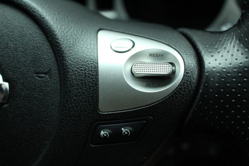 Used_2011_SILVER_NISSAN_JUKE_1