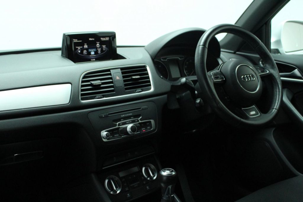 Used_2012_SILVER_AUDI_Q3_2