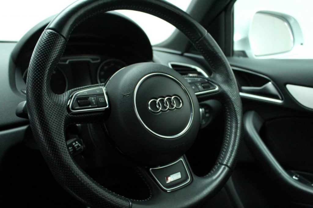 Used_2012_SILVER_AUDI_Q3_2