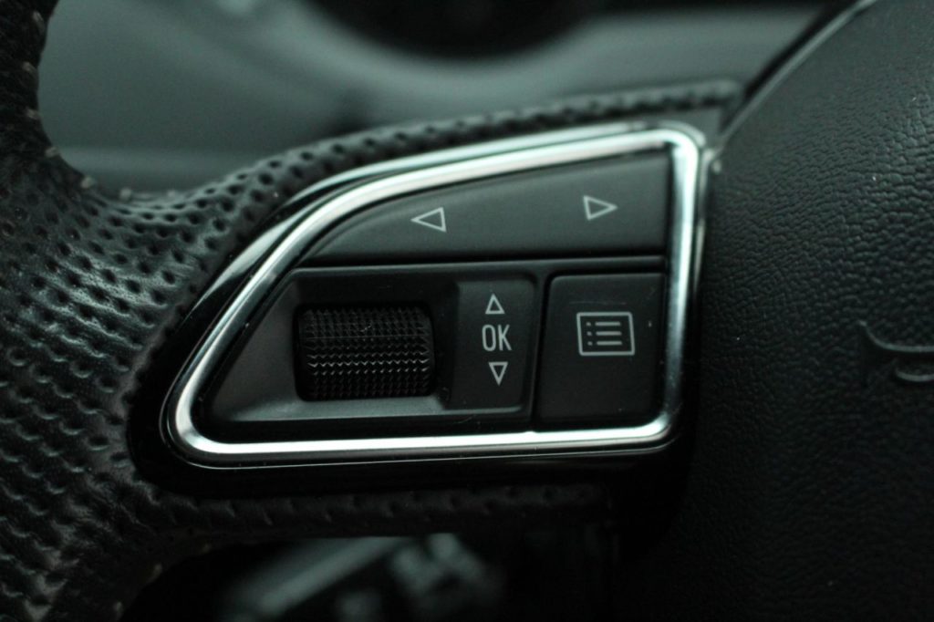 Used_2012_SILVER_AUDI_Q3_2