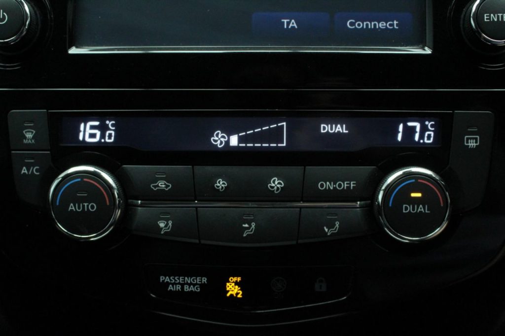 Used_2014_GREY_NISSAN_QASHQAI_1