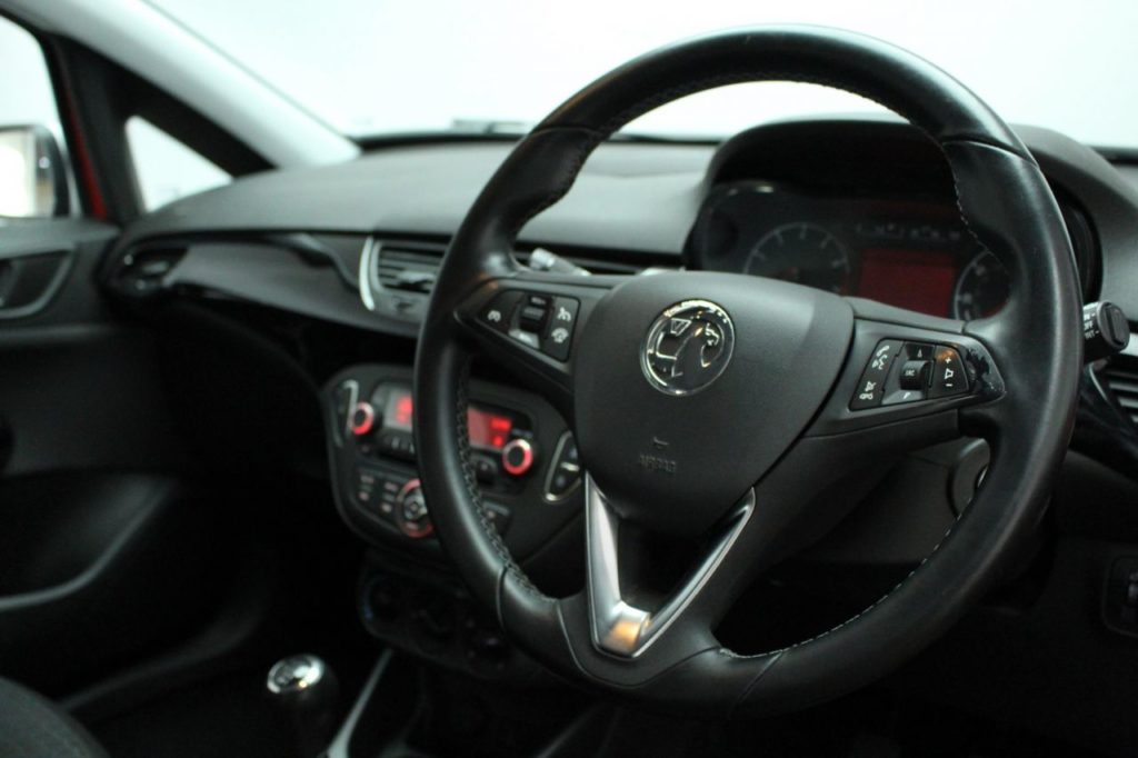 Used_2015_RED_VAUXHALL_CORSA_1