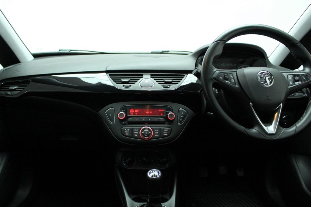 Used_2015_RED_VAUXHALL_CORSA_1